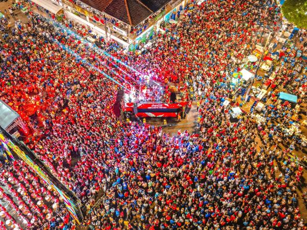 Mais de 30 mil pessoas lotam CarnaBoi em Parintins, com festa de Caprichoso e Garantido