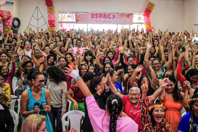 Deputada Mayra Dias anuncia emenda de R$ 2 milhões para UBS da Mulher em Parintins durante ação do Dia da Mulher