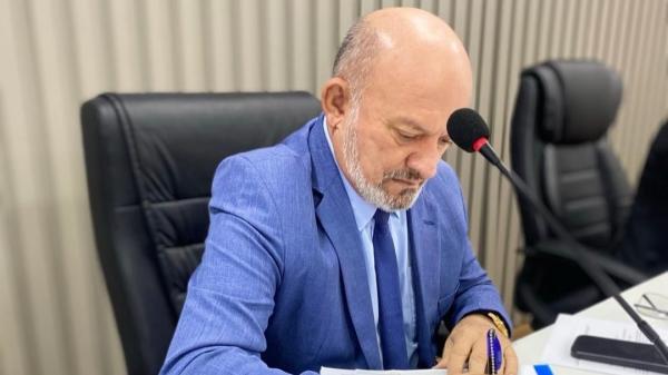 Presidente da Câmara Cabo Linhares desmente notícia sobre 