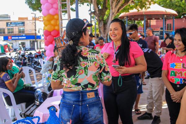 Feirão das Manas realizado pela Prefeitura de Parintins reúne mais de 100 mulheres empreendedoras