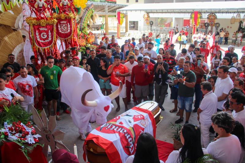 Eterno Jair Mendes: Boi Garantido se despede do mestre que revolucionou o Festival de Parintins
