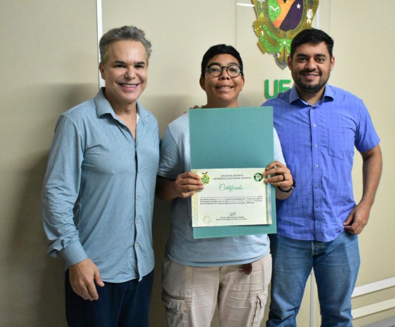 UEA homenageia estudantes contemplados com Política Estruturante 8 do Comitê Executivo do FEPD&I