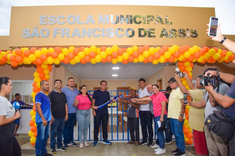 Prefeitura de Parintins entrega escola em alvenaria e climatizada no Varre Vento