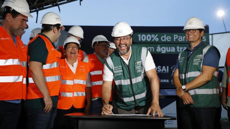 Governador Wilson Lima assina ordem de serviço do Prosai que vai ampliar em 25% a rede de esgoto de Parintins