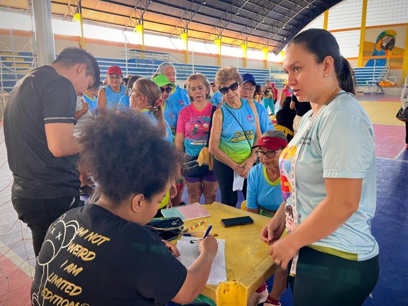 Secretaria de Esporte de Parintins realiza avaliação física com idosos do projeto “Vem Dançar na Melhor Idade”