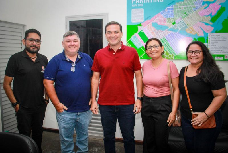 Prefeitura de Parintins paga reajuste salarial anual aos servidores efetivos