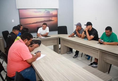 Pólo III: Prefeito Mateus Assayag lidera encontro para realização da etapa dos Jogos Escolares do Amazonas