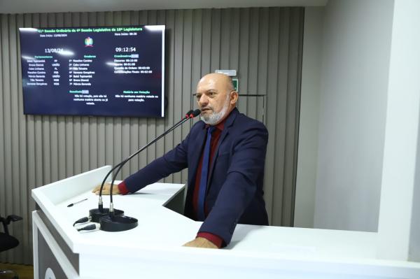 Cabo Linhares pede Ação Itinerante para Emissão de Carteiras de Identidade em Parintins Cabo Linhares pede Ação Itinerante para Emissão de Carteiras de Identidade em Parintins