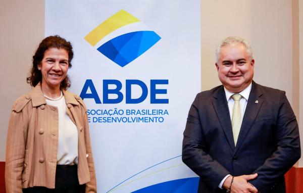 Marcos Vinícius da Afeam foi aclamado como um dos novos diretores da ABDE em Brasília Marcos Vinícius da Afeam foi aclamado como um dos novos diretores da ABDE em Brasília