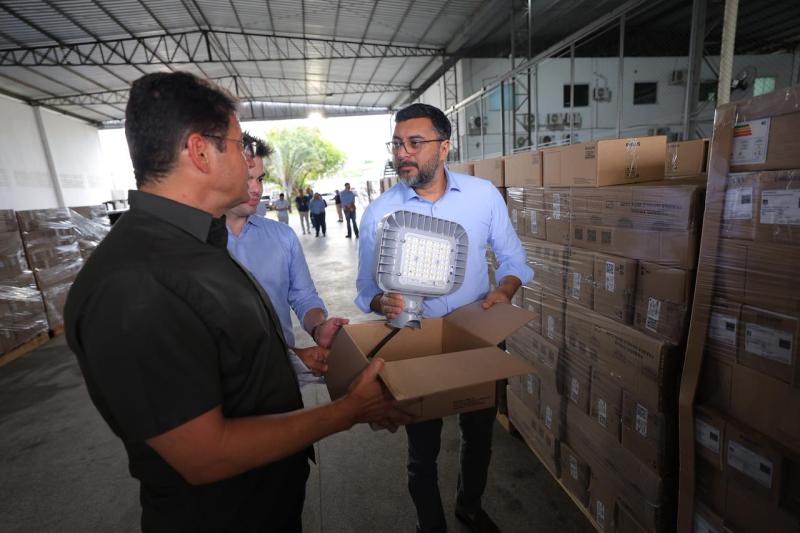 Ilumina Amazonas: Governador Wilson Lima vistoria envio de luminárias em LED para Borba e Uarini Ilumina Amazonas: Governador Wilson Lima vistoria envio de luminárias em LED para Borba e Uarini