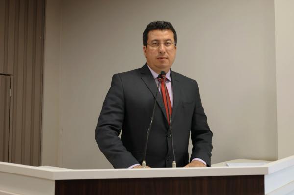 Vereador Fábio Cardoso propõe reforma e ampliação da Escola de Idiomas Aldair Kimura Seixas