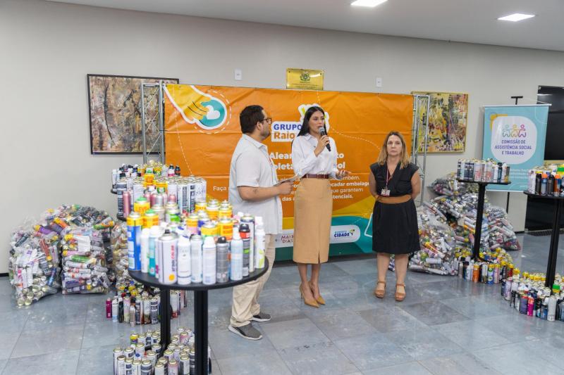 Deputada Mayra Dias entrega 3 mil aerossóis ao Grupo Raio de Sol através da Comissão de Assistência Social Deputada Mayra Dias entrega 3 mil aerossóis ao Grupo Raio de Sol através da Comissão de Assistência Social