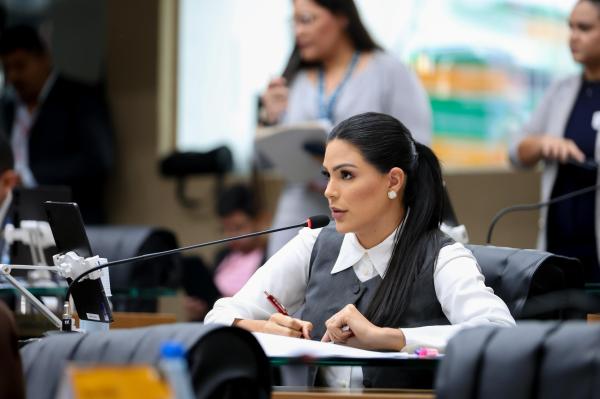 Deputada Mayra Dias cobra retomada urgente do plano de saúde dos profissionais da educação no Amazonas Deputada Mayra Dias cobra retomada urgente do plano de saúde dos profissionais da educação no Amazonas