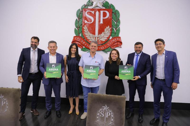 Governadores Wilson Lima, Tarcísio de Freitas e Mauro Mendes reúnem-se com membros da associação que representa secretarias estaduais de Meio Ambiente Governadores Wilson Lima, Tarcísio de Freitas e Mauro Mendes reúnem-se com membros da associação que representa secretarias estaduais de Meio Ambiente