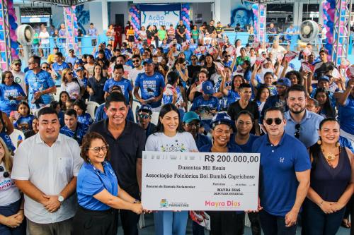 Mayra Dias destina R 200 mil para a Escola de Arte do Caprichoso durante a “Ação em Dias” no Curral Zeca Xibelão