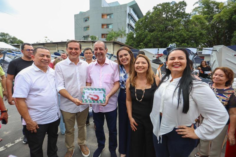 Parintins é contemplada com Kits Náuticos adquiridos com emendas do senador Omar Aziz