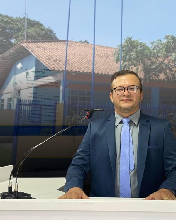 Vereador Adson Príncipe solicita contratação de novo profissional para Escola Aldair Kimura Seixas Vereador Adson Príncipe solicita contratação de novo profissional para Escola Aldair Kimura Seixas