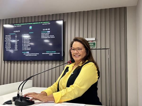 Vereadora Márcia Baranda defende causa animal e propõe criação de Banco de Ração em Parintins Vereadora Márcia Baranda defende causa animal e propõe criação de Banco de Ração em Parintins