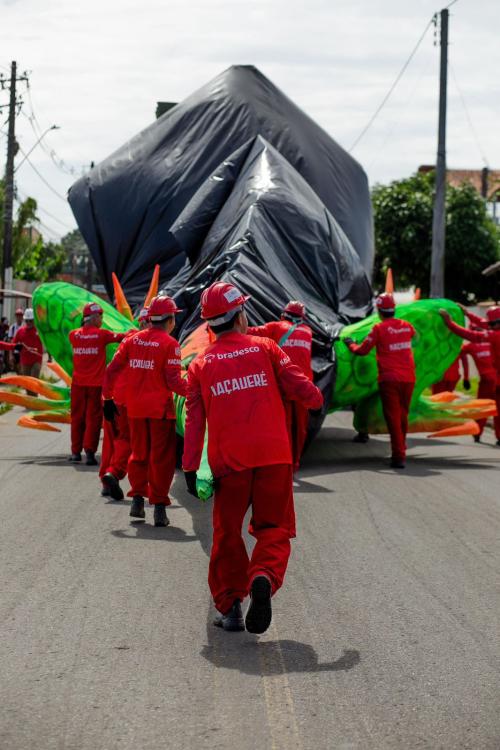 Boi Garantido inicia processo de translado das alegorias para o Festival de Parintins 2025