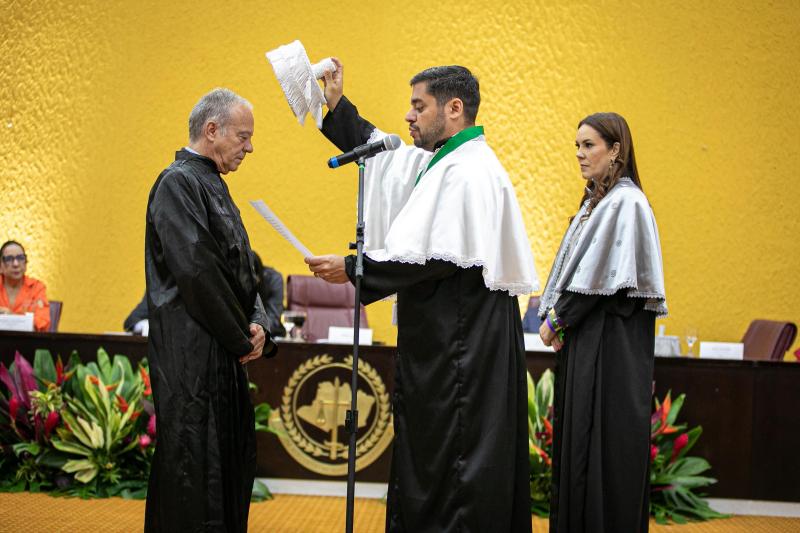 Reconhecimento à excelência acadêmica: UEA concede título de Doutor Honoris Causa ao jurista espanhol Ricardo Alonso García