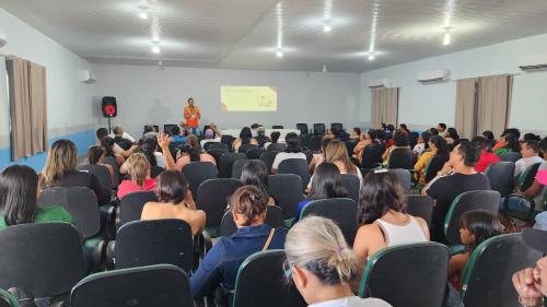 Festival de Parintins: Prefeitura de Parintins e Senac capacitam empreendedores em atendimento ao cliente