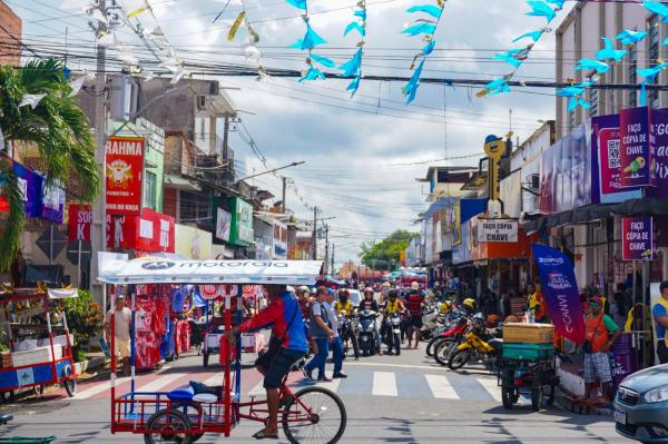 Prefeitura antecipa pagamento de salários e injeta R$ 14 milhões na economia oxigenando o Festival de Parintins