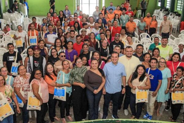 Parintins inicia ano letivo nas escolas de várzea com compromisso de unificação do calendário escolar Parintins inicia ano letivo nas escolas de várzea com compromisso de unificação do calendário escolar