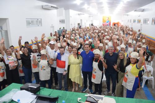 Alimentação escolar de qualidade: Prefeitura de Parintins promove formação para manipuladores de alimentos