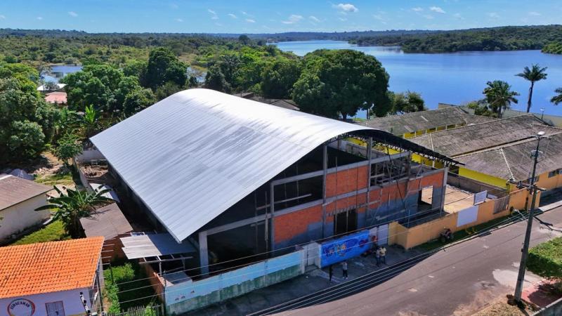 Prefeitura de Parintins acompanha obras do primeiro ginásio poliesportivo do Mocambo