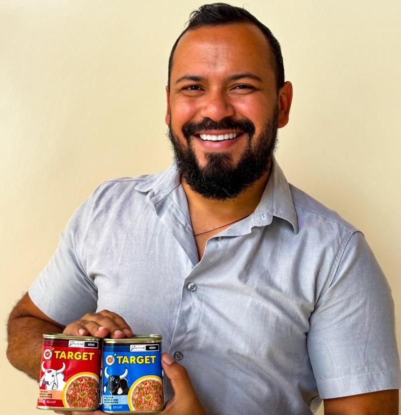 Artista parintinense Ronan Marinho disputa o Prêmio ABRE, a maior premiação de embalagens do Brasil
