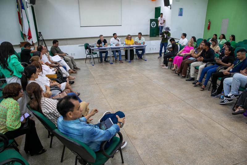 Em Parintins, reitor acompanha implantação de inédito mestrado em rede coordenado pela UEA