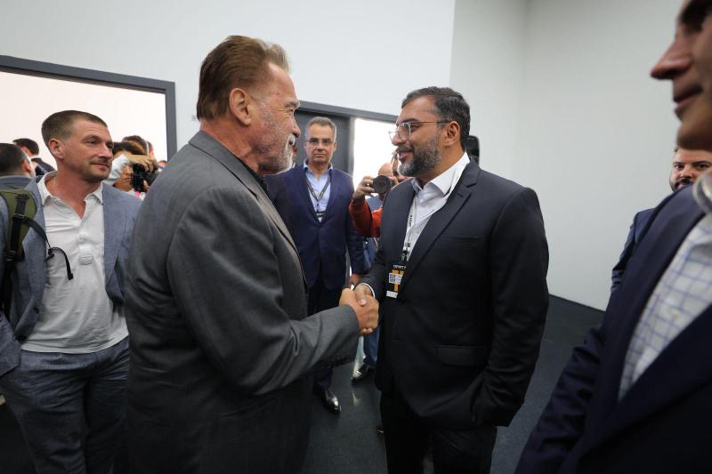 Governador Wilson Lima apresenta a Arnold Schwarzenegger papel estratégico do Amazonas na agenda climática global e na defesa dos povos da floresta