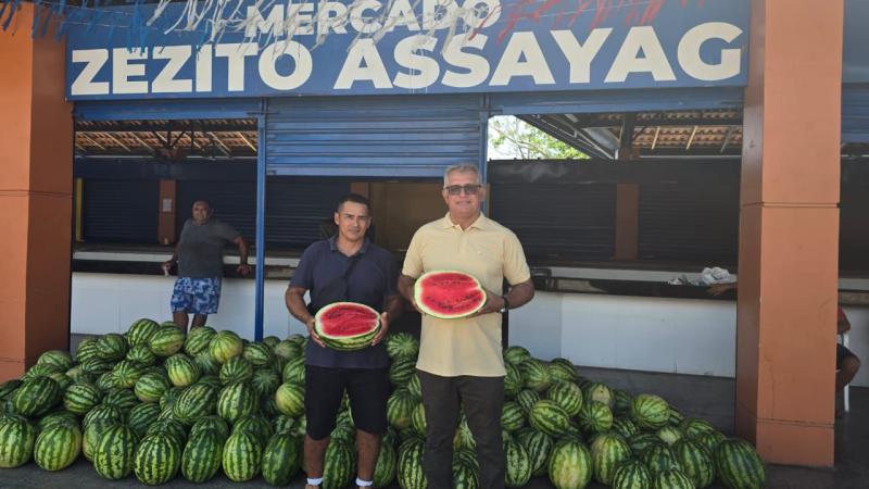 Melancia do Aduacá é vendida diretamente por produtores aos consumidores no Mercado Zezito Assayag