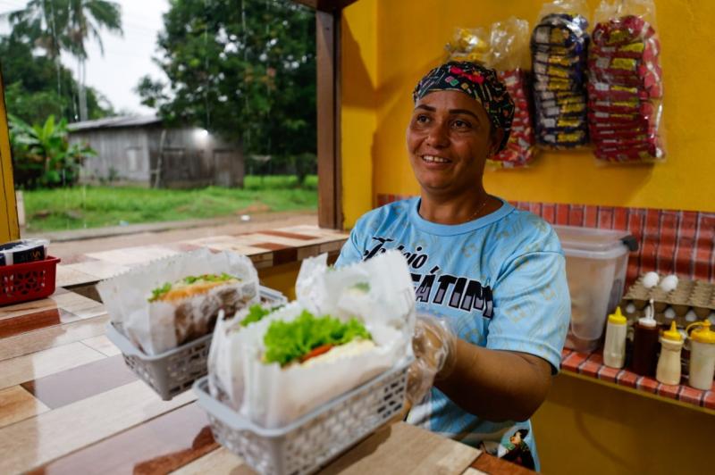 “Cada centavo está investido no meu sonho”, diz empreendedora do interior do Amazonas contemplada pelo programa Crédito Rosa
