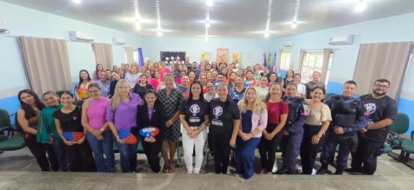 Prefeitura de Parintins reforça combate à violência contra a mulher com orientações e roda de conversa sobre a Operação Shamar Prefeitura de Parintins reforça combate à violência contra a mulher com orientações e roda de conversa sobre a Operação Shamar