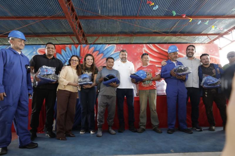 Governador Wilson Lima acompanha trabalhos das cirandas em Manacapuru e entrega EPIs e copos de água para o festival