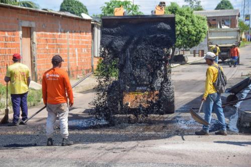 Prefeitura de Parintins intensifica asfaltamento nos bairros da cidade