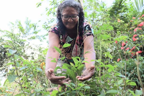 Projeto ‘A Mulher e o Saber Ancestral’ valoriza saberes e fortalece geração de renda de mulheres no Loteamento Teixeirão, em Parintins