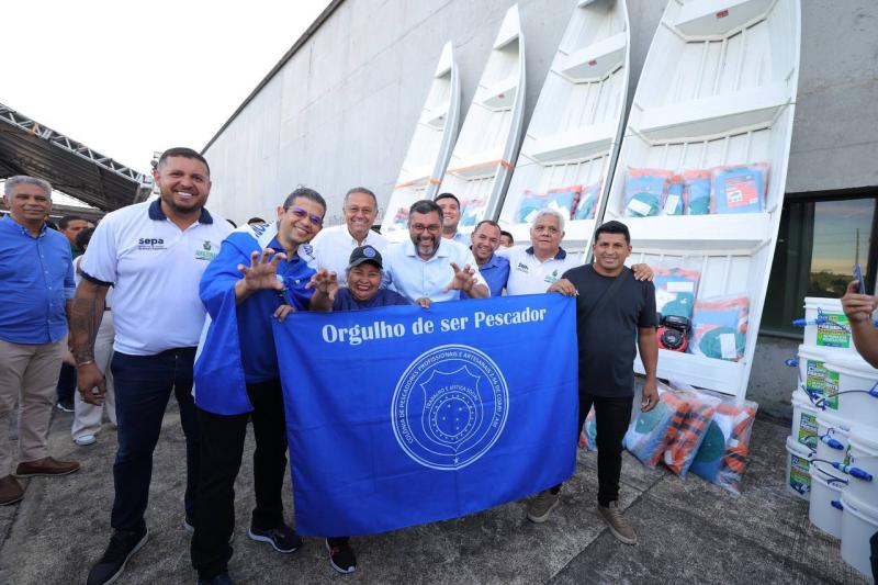 Governador Wilson Lima entrega equipamentos que vão beneficiar 55 mil pescadores e anuncia crédito para a categoria