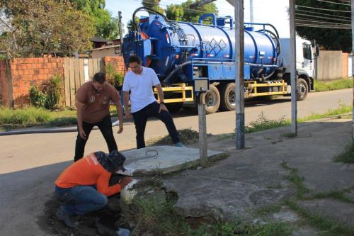 Prefeitura atua na prevenção de alagamentos com limpeza intensiva de bueiros