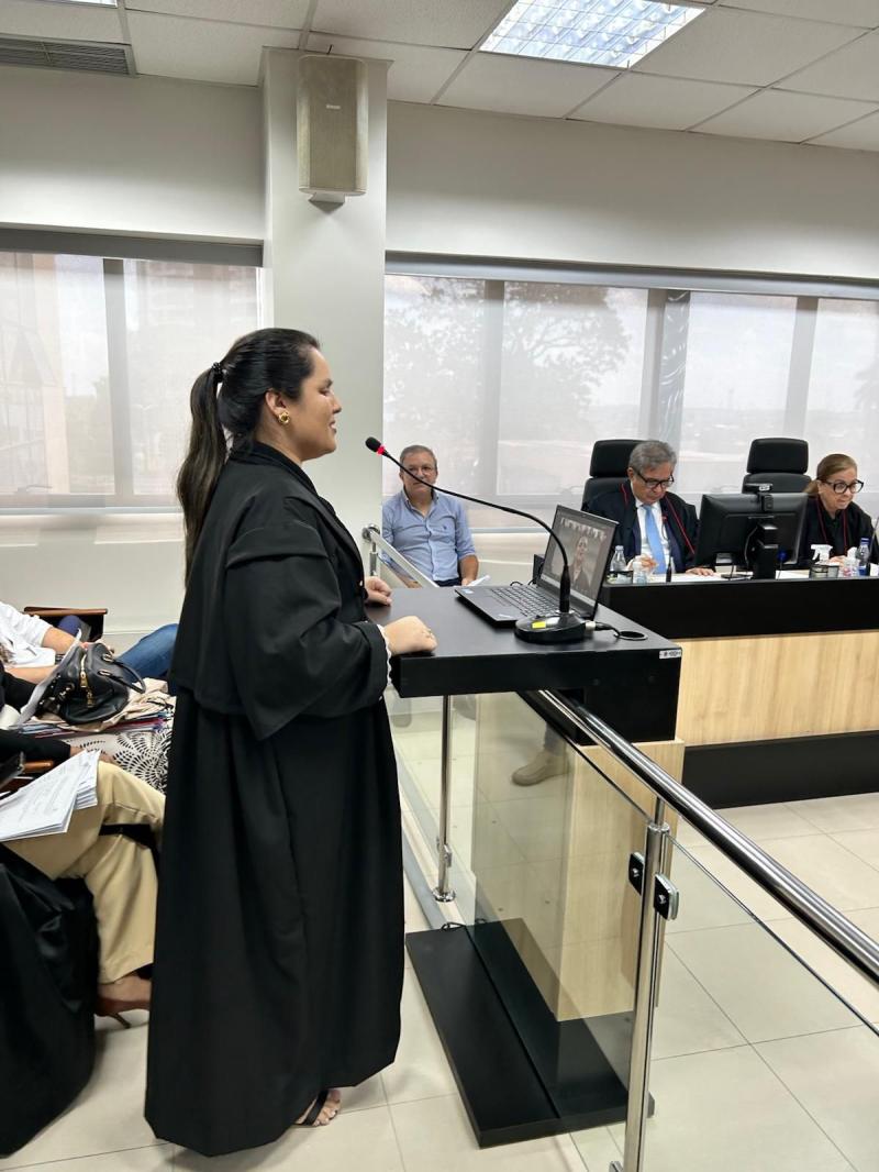 Trajetória de egressa da UEA: advogada com deficiência visual defende sustentação oral e conquista reforma de sentença Trajetória de egressa da UEA: advogada com deficiência visual defende sustentação oral e conquista reforma de sentença