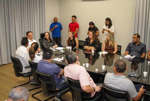 Reunião entre Prefeitura de Parintins e AmazonasTur divulga receita de R$ 215,6 milhões com turistas no Festival 2025
