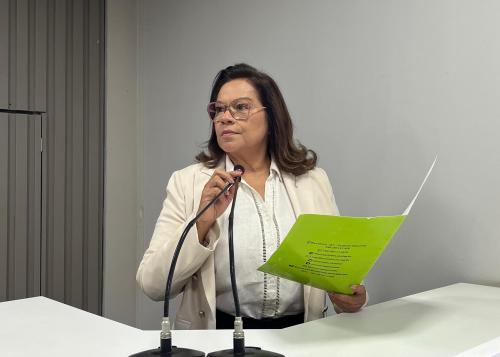 Vereadora Márcia Baranda solicita implantação de programa de apoio psicológico a servidores públicos de Parintins