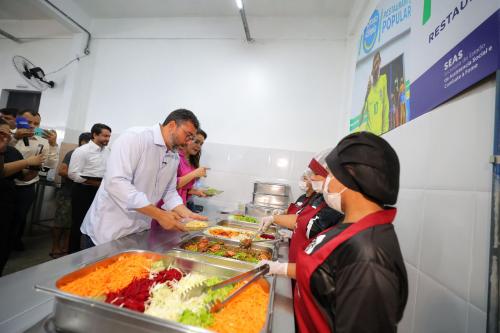 Governador Wilson Lima reinaugura restaurante Prato Cheio do bairro Novo Israel
