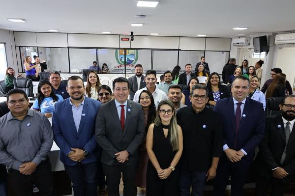 Câmara de Parintins Homenageia Administradores em Sessão Especial