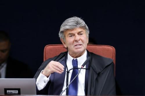 Ministro Fux vota pela absolvição de Bolsonaro de todos os crimes