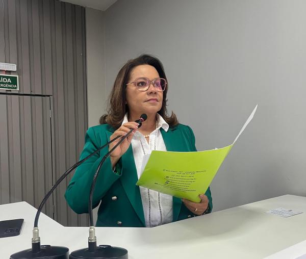 Vereadora Márcia Baranda solicita abertura de Processo Seletivo para psicólogos e assistentes sociais na rede estadual de ensino