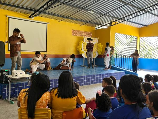 Lei Aldir Blanc leva teatro e cultura afro-brasileira às escolas públicas de Parintins