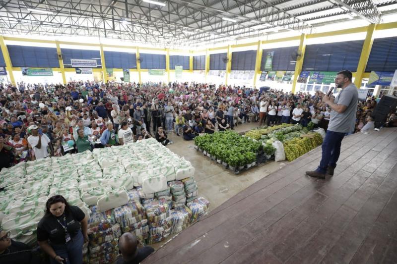 Em Presidente Figueiredo, governador Wilson Lima inaugura primeiro Castramóvel do interior e beneficia o setor social