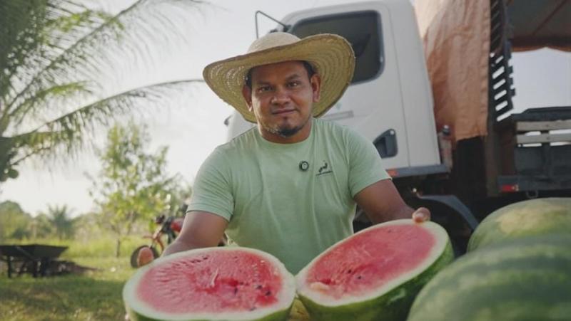 Prefeitura de Parintins destaca comercialização de melancia do Murituba no Mercado Zezito Assayag